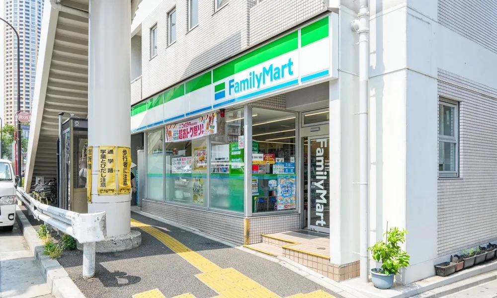 ファミリーマート 中目黒一丁目店　徒歩2分（約130m）